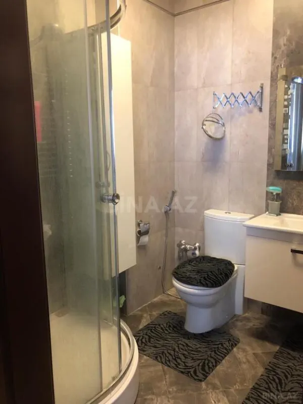 Satılır 4 otaqlı mənzil 210 m²