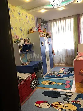 Satılır 4 otaqlı mənzil 210 m²