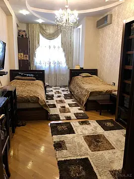 Satılır 4 otaqlı mənzil 210 m²
