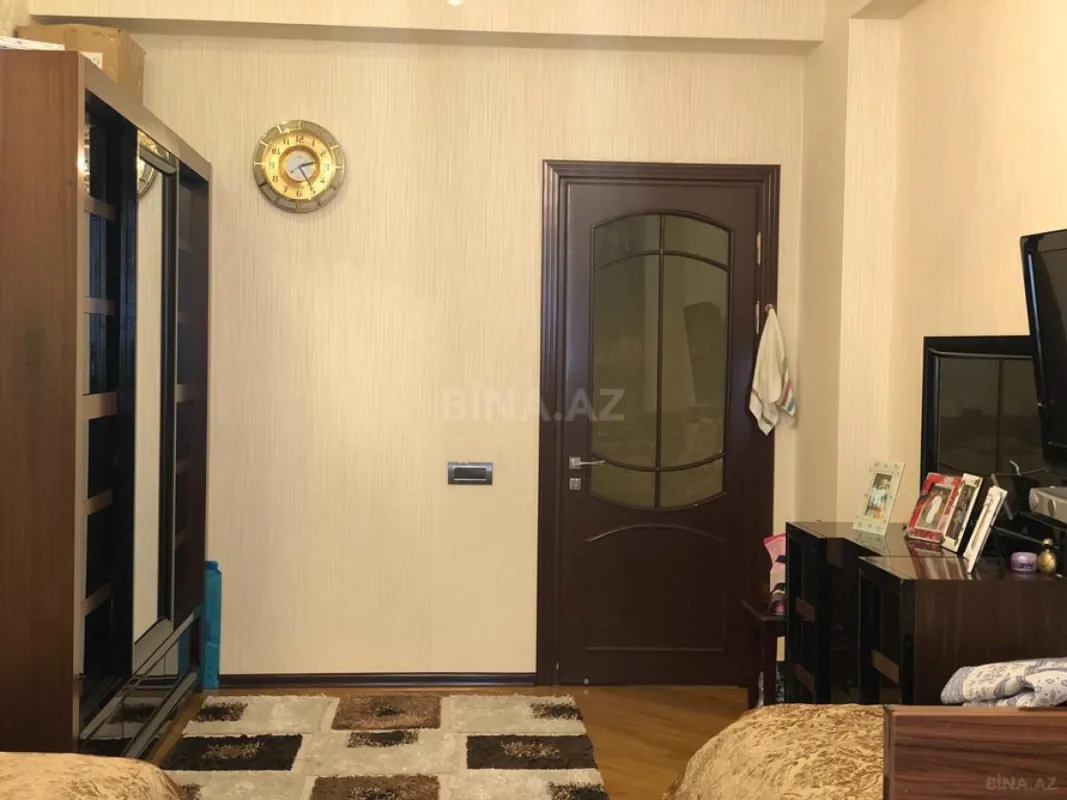 Satılır 4 otaqlı mənzil 210 m²