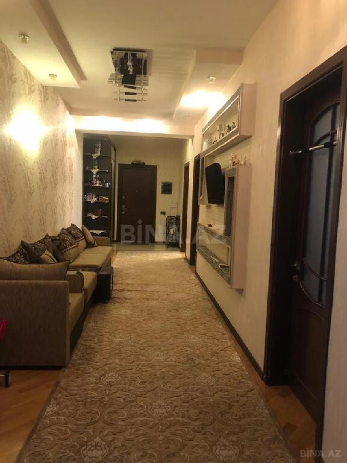 Satılır 4 otaqlı mənzil 210 m²
