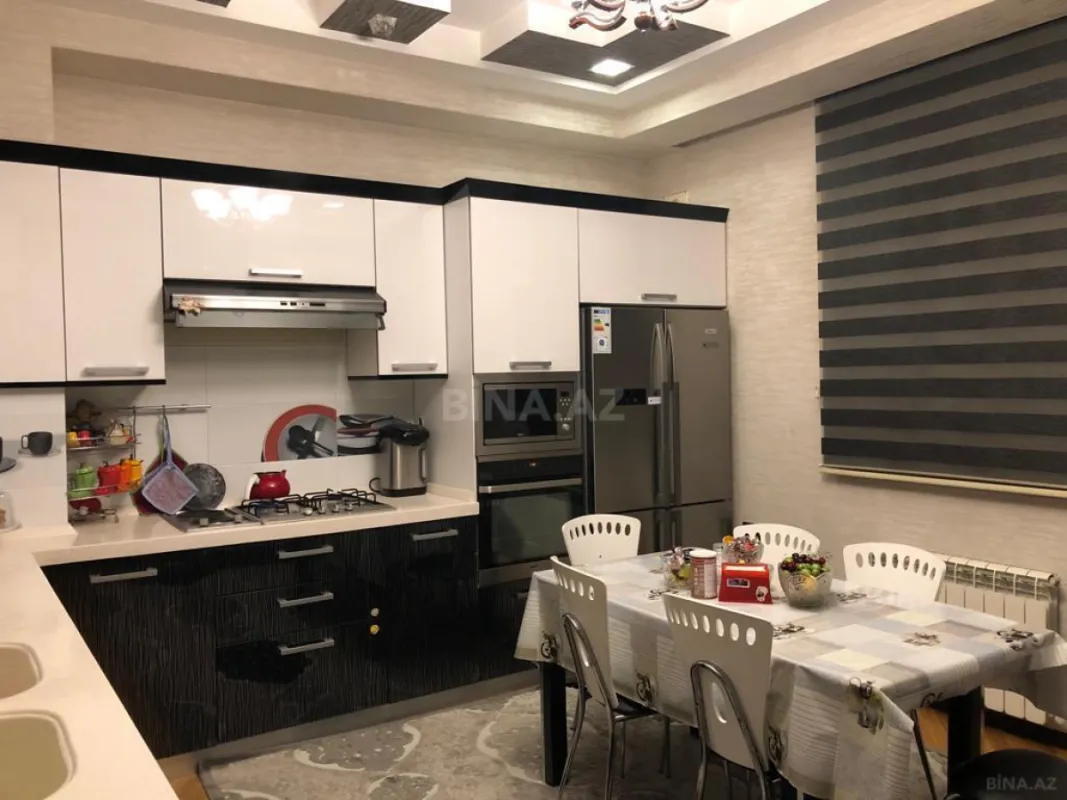 Satılır 4 otaqlı mənzil 210 m²