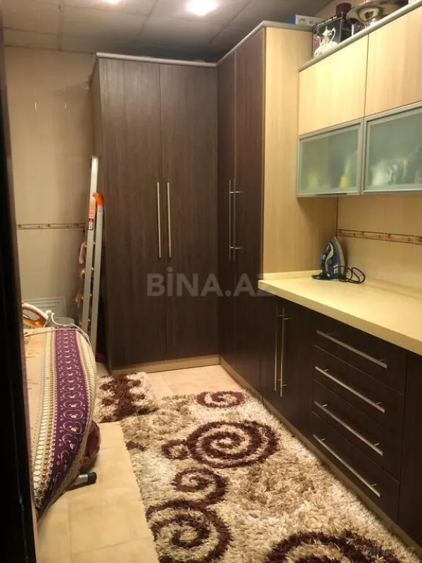 Satılır 4 otaqlı mənzil 210 m²