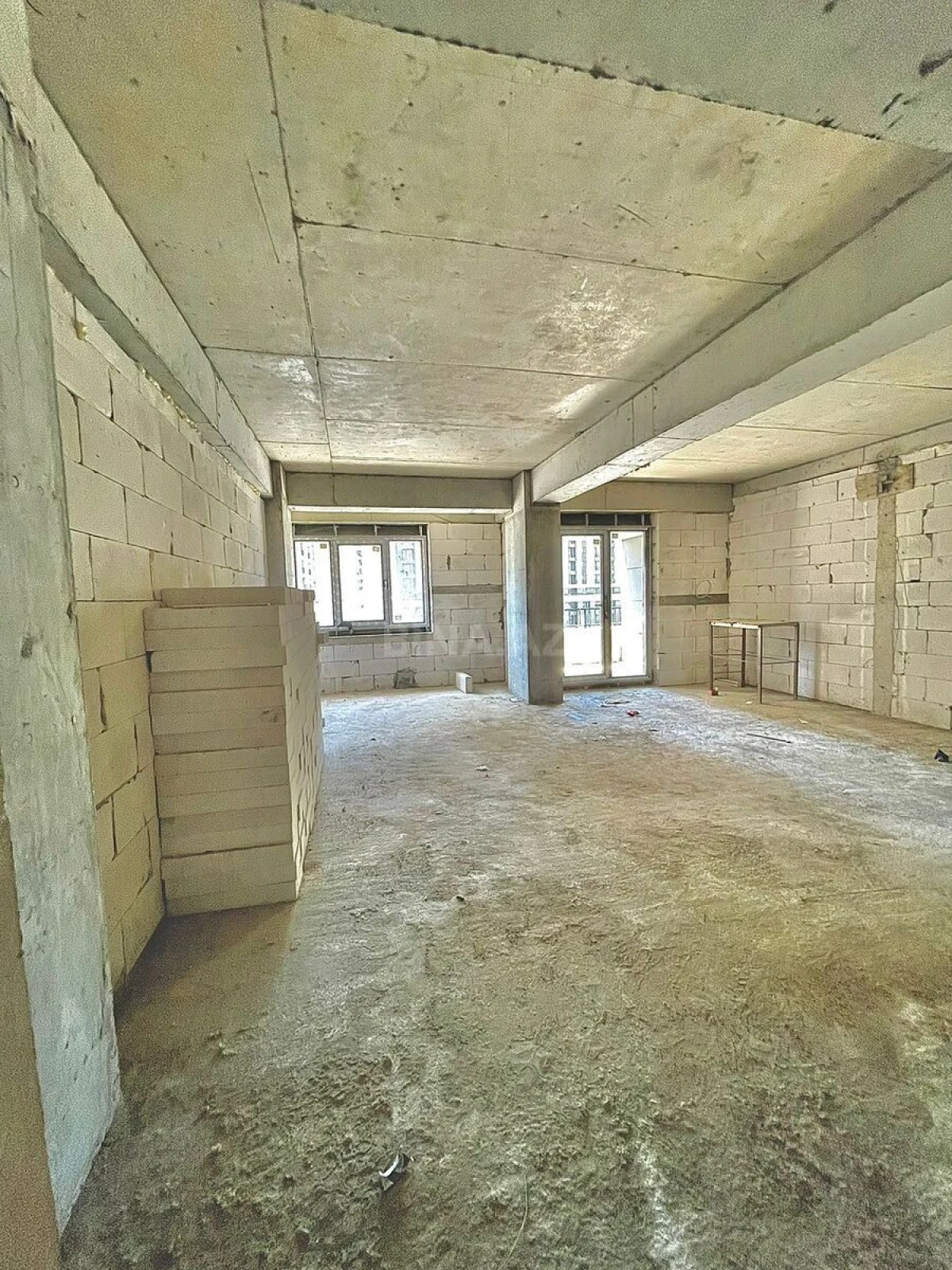 Satılır 1 otaqlı mənzil 74.2 m²