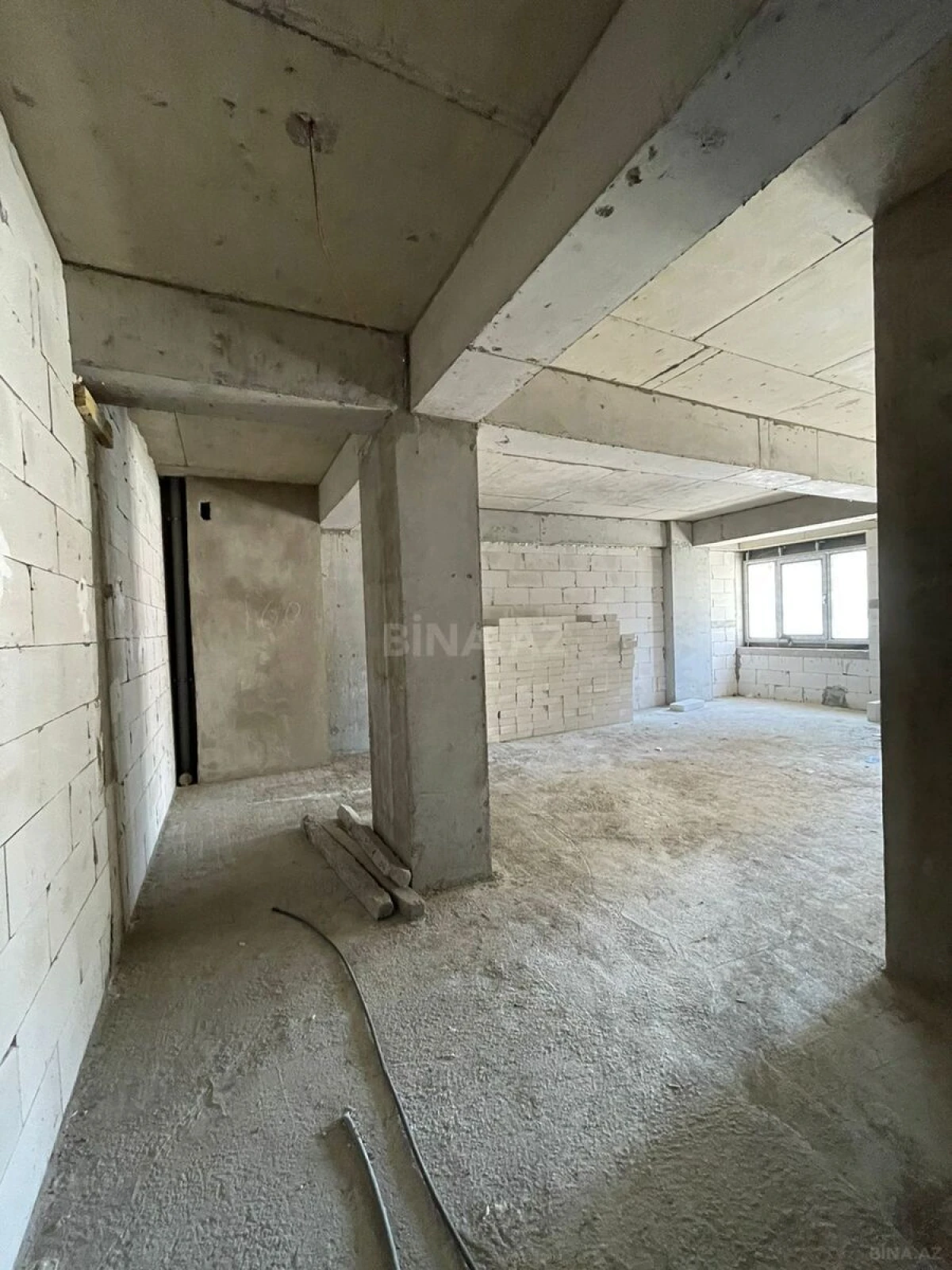 Satılır 1 otaqlı mənzil 74.2 m²