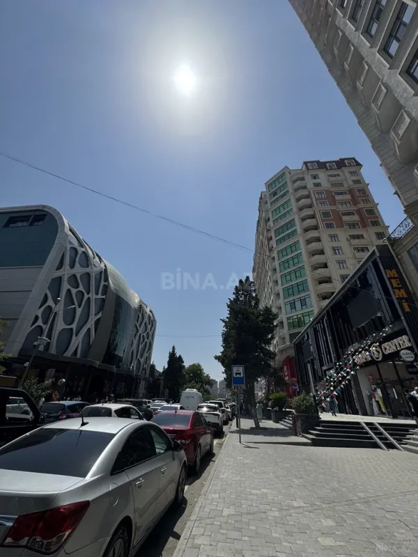Satılır 3 otaqlı mənzil 145 m²