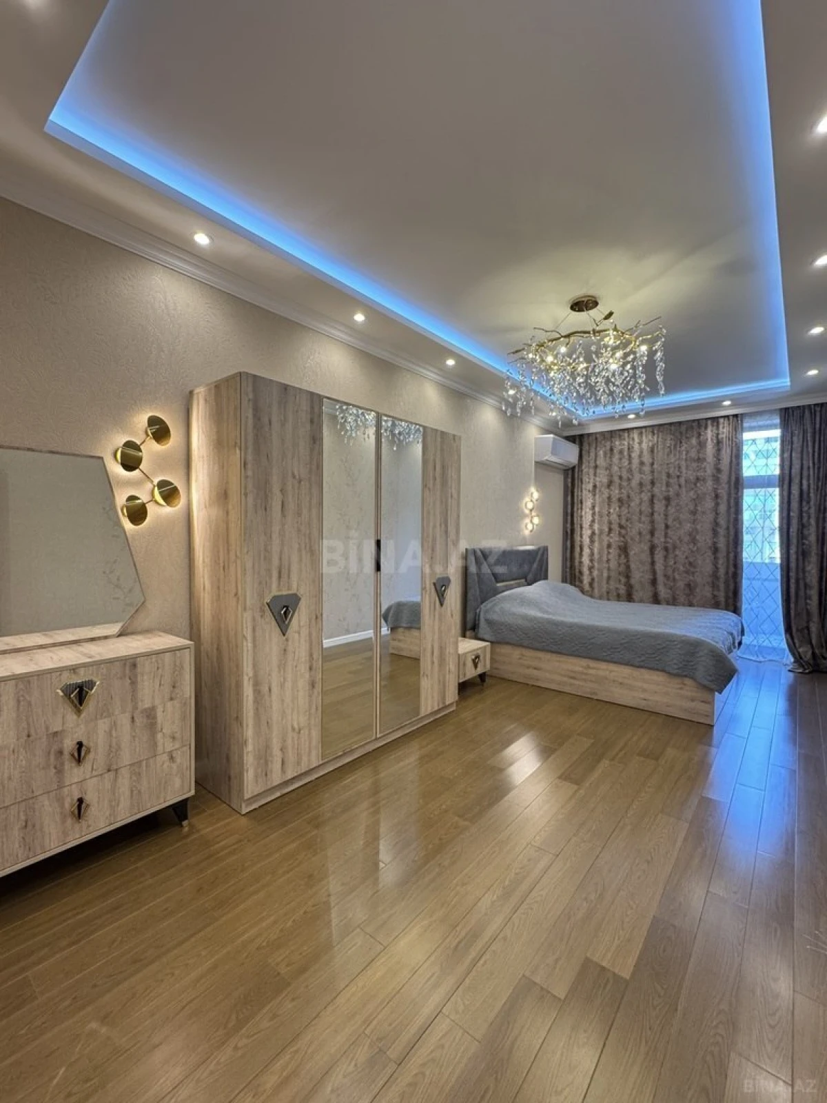 Satılır 3 otaqlı mənzil 145 m²