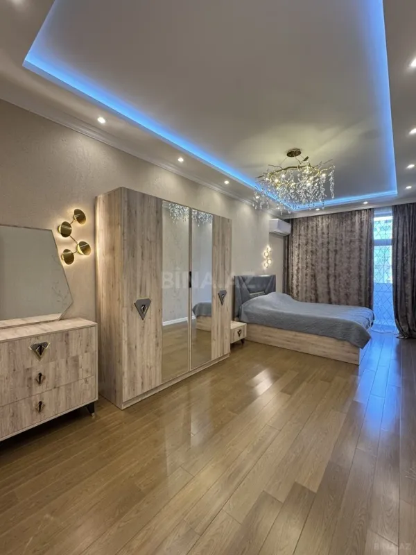 Satılır 3 otaqlı mənzil 145 m²