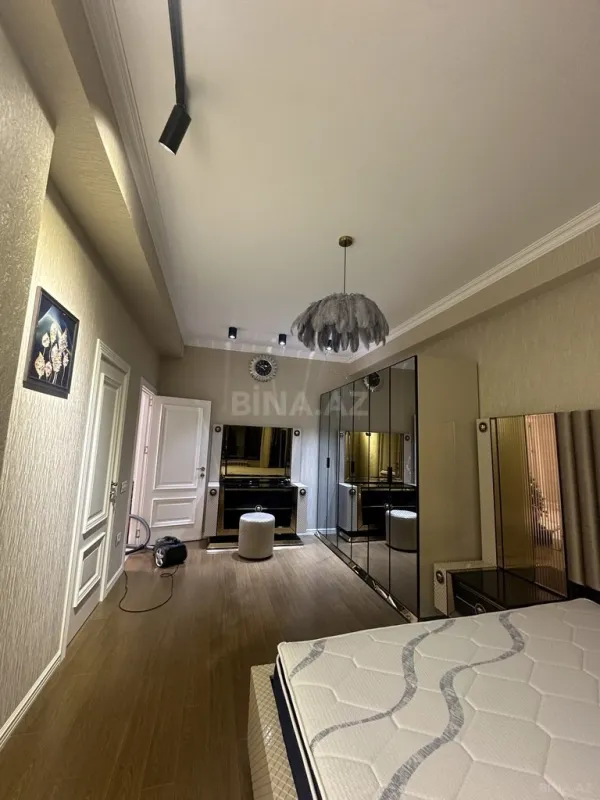 Satılır 3 otaqlı mənzil 145 m²