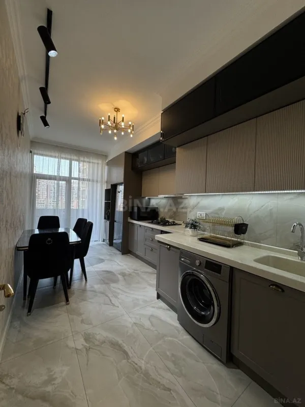 Satılır 3 otaqlı mənzil 145 m²