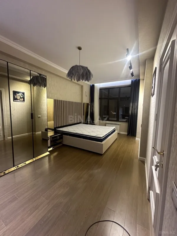 Satılır 3 otaqlı mənzil 145 m²