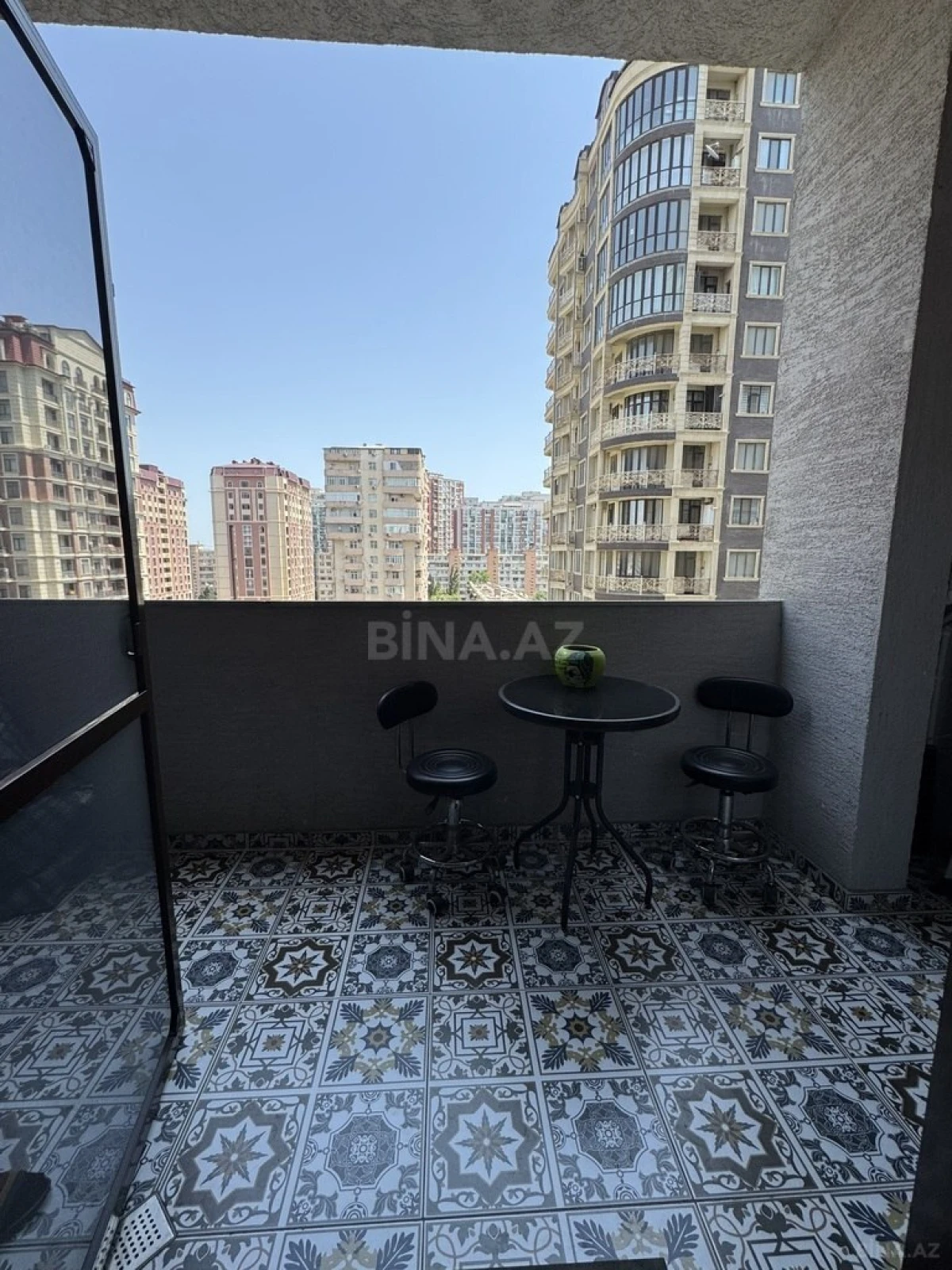 Satılır 3 otaqlı mənzil 145 m²