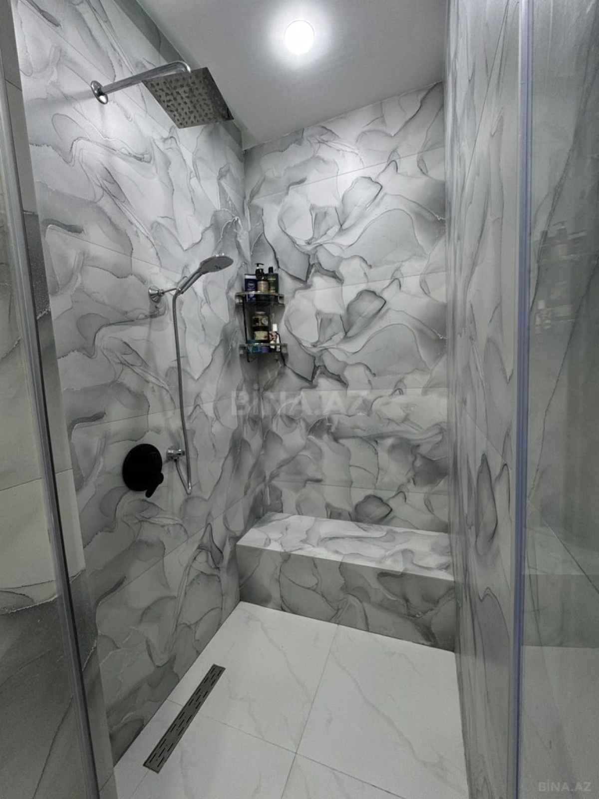 Satılır 3 otaqlı mənzil 145 m²