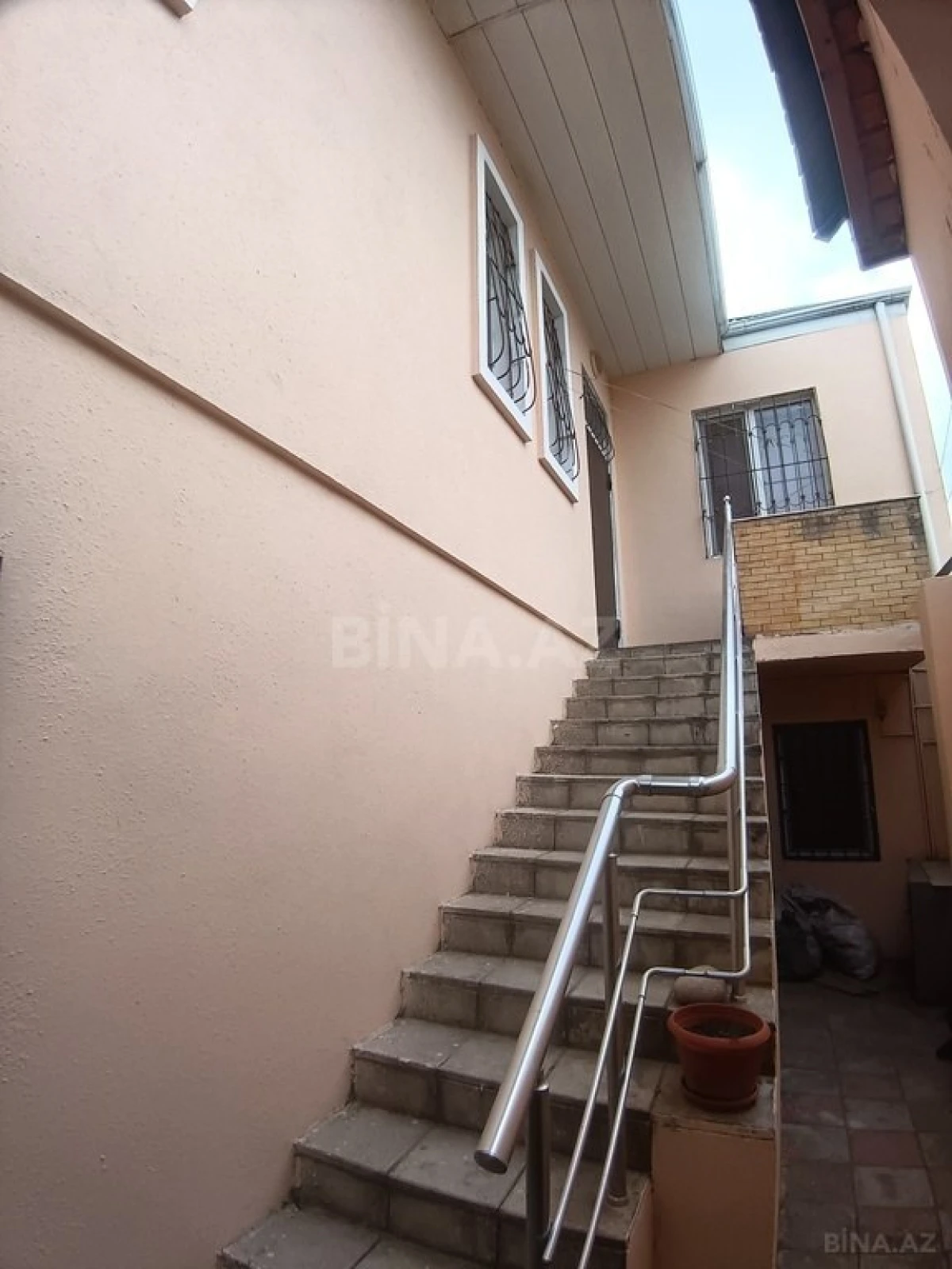 Satılır 5 otaqlı həyət evi 165 m²