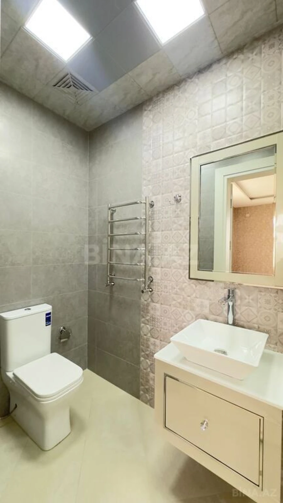 Satılır 6 otaqlı həyət evi 450 m²