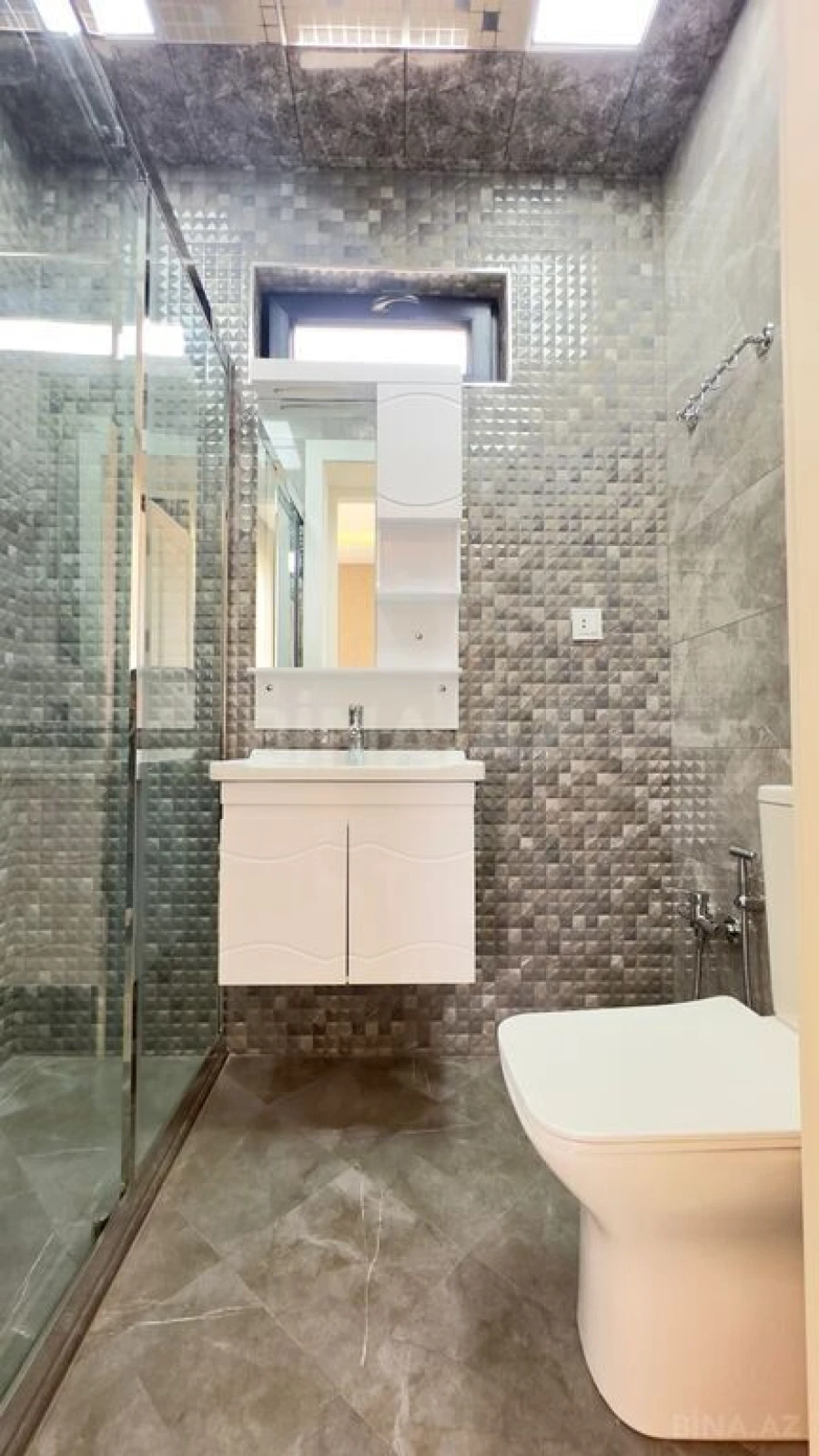 Satılır 6 otaqlı həyət evi 450 m²