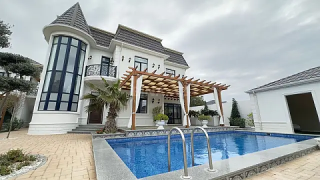 Satılır 6 otaqlı həyət evi 450 m²