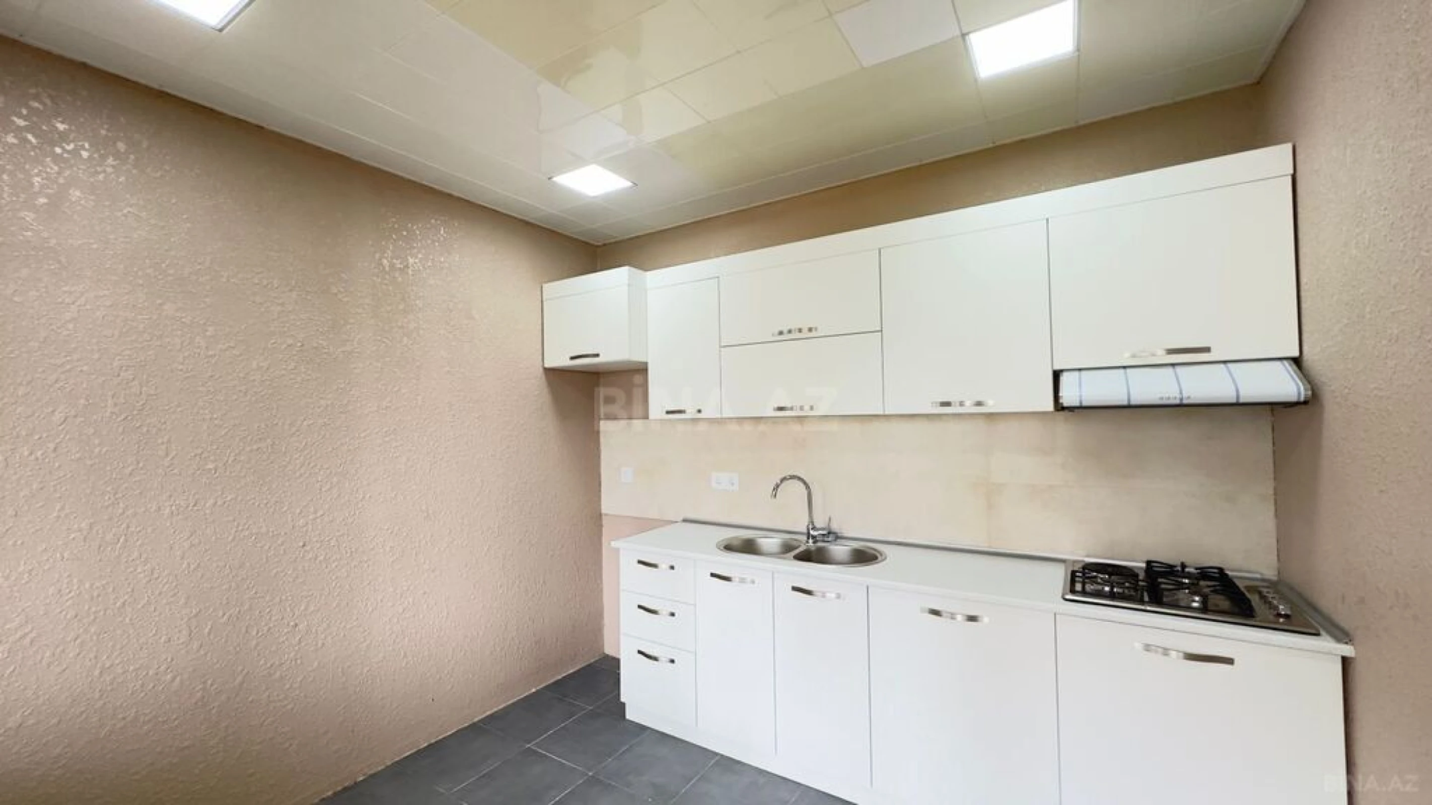 Satılır 6 otaqlı həyət evi 450 m²
