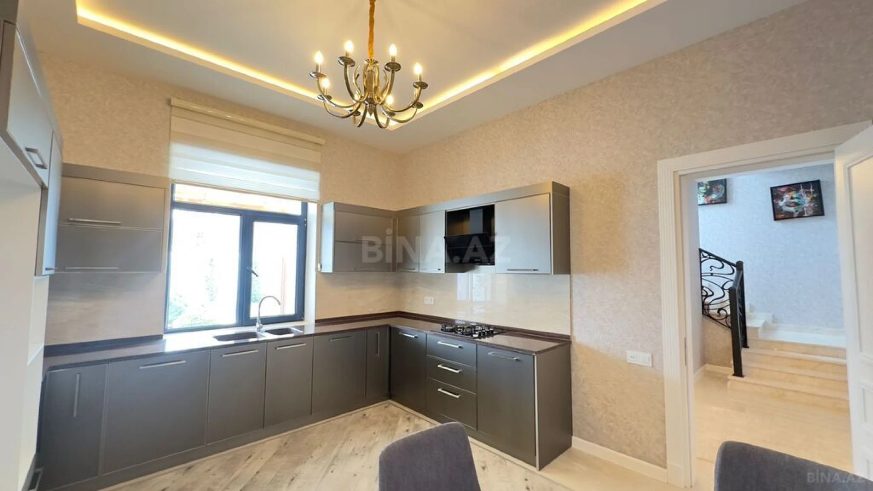Satılır 6 otaqlı həyət evi 450 m²