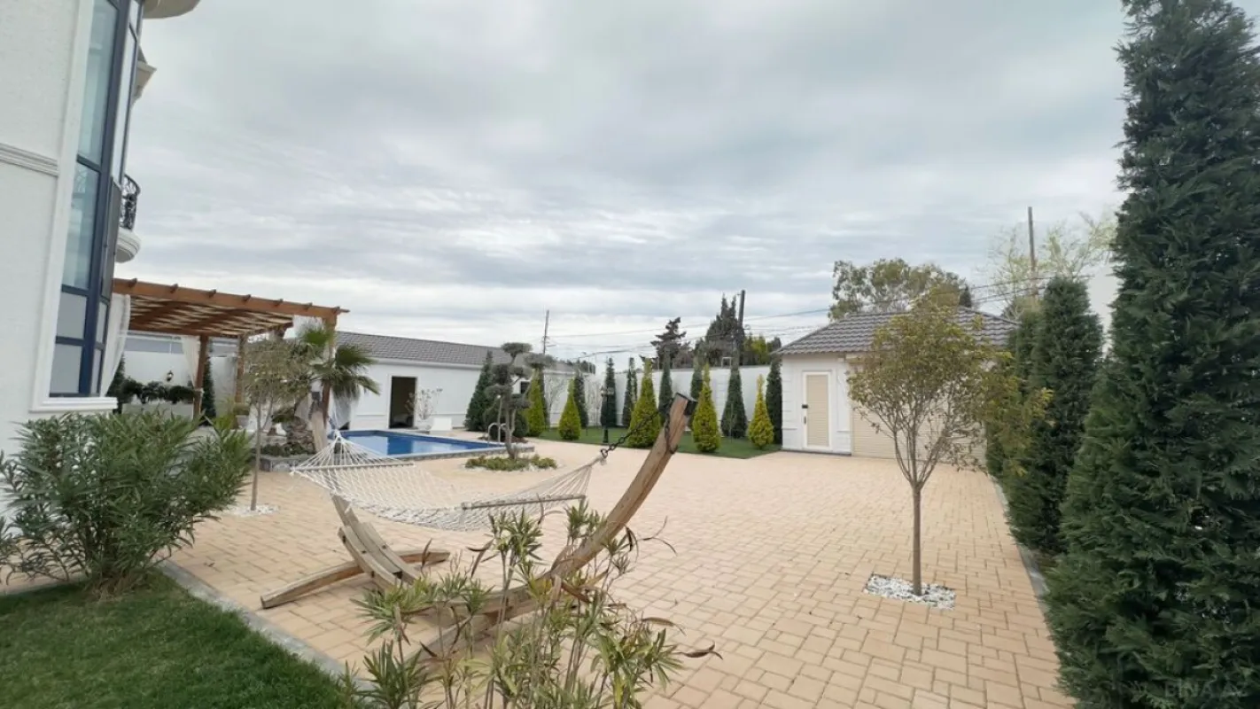 Satılır 6 otaqlı həyət evi 450 m²