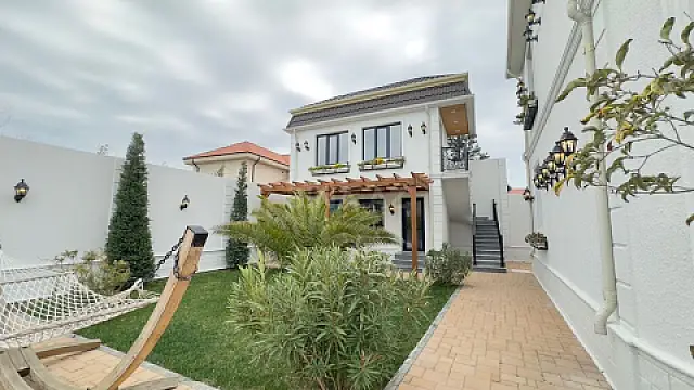 Satılır 6 otaqlı həyət evi 450 m²