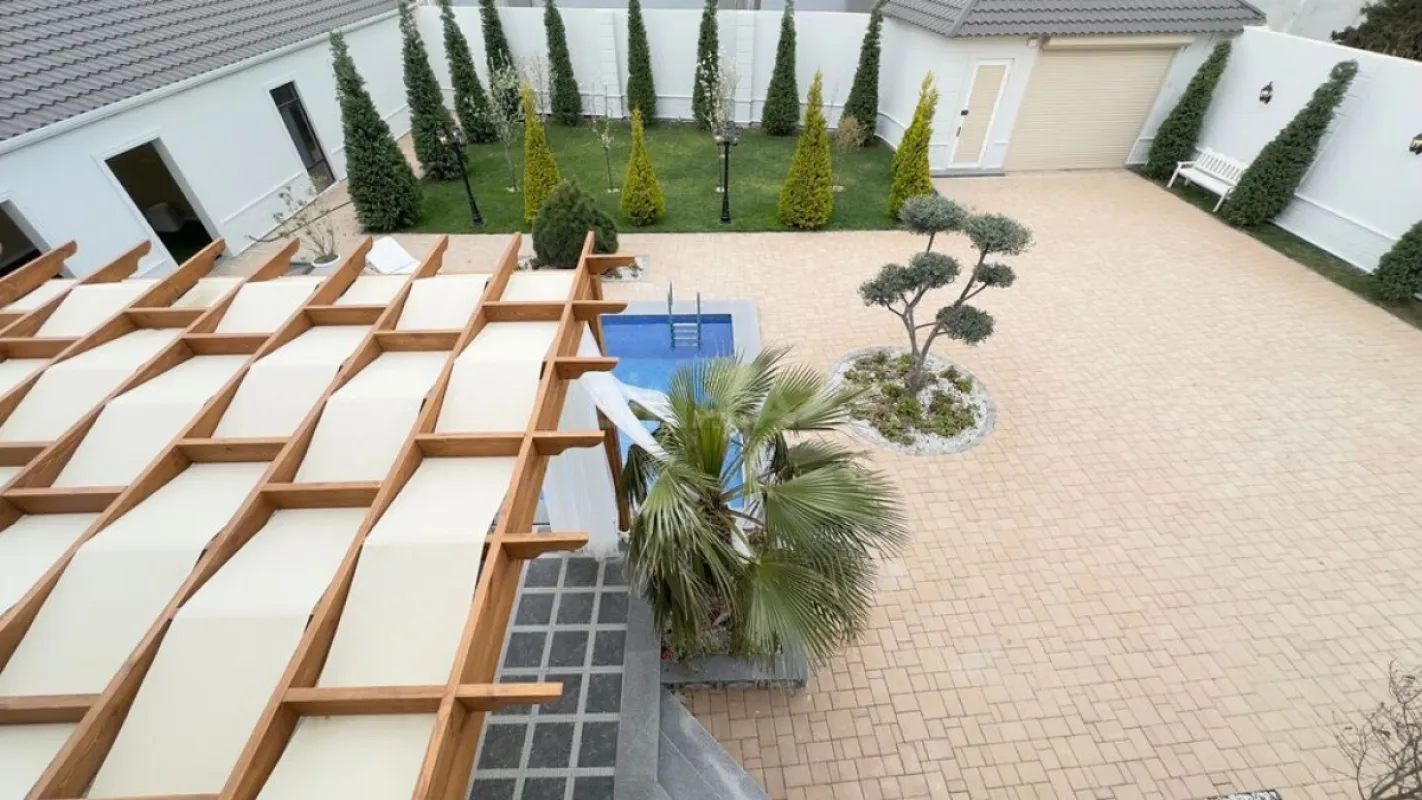 Satılır 6 otaqlı həyət evi 450 m²