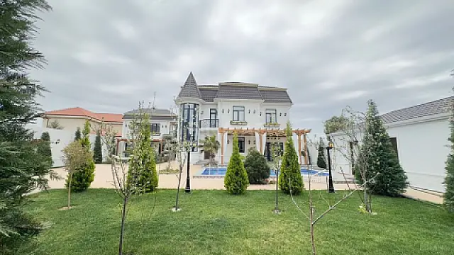 Satılır 6 otaqlı həyət evi 450 m²
