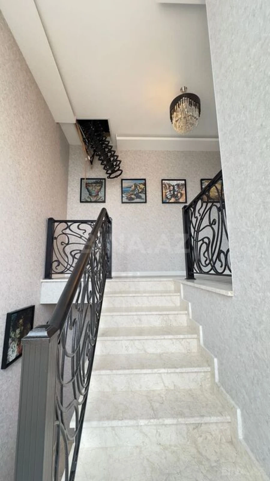 Satılır 6 otaqlı həyət evi 450 m²