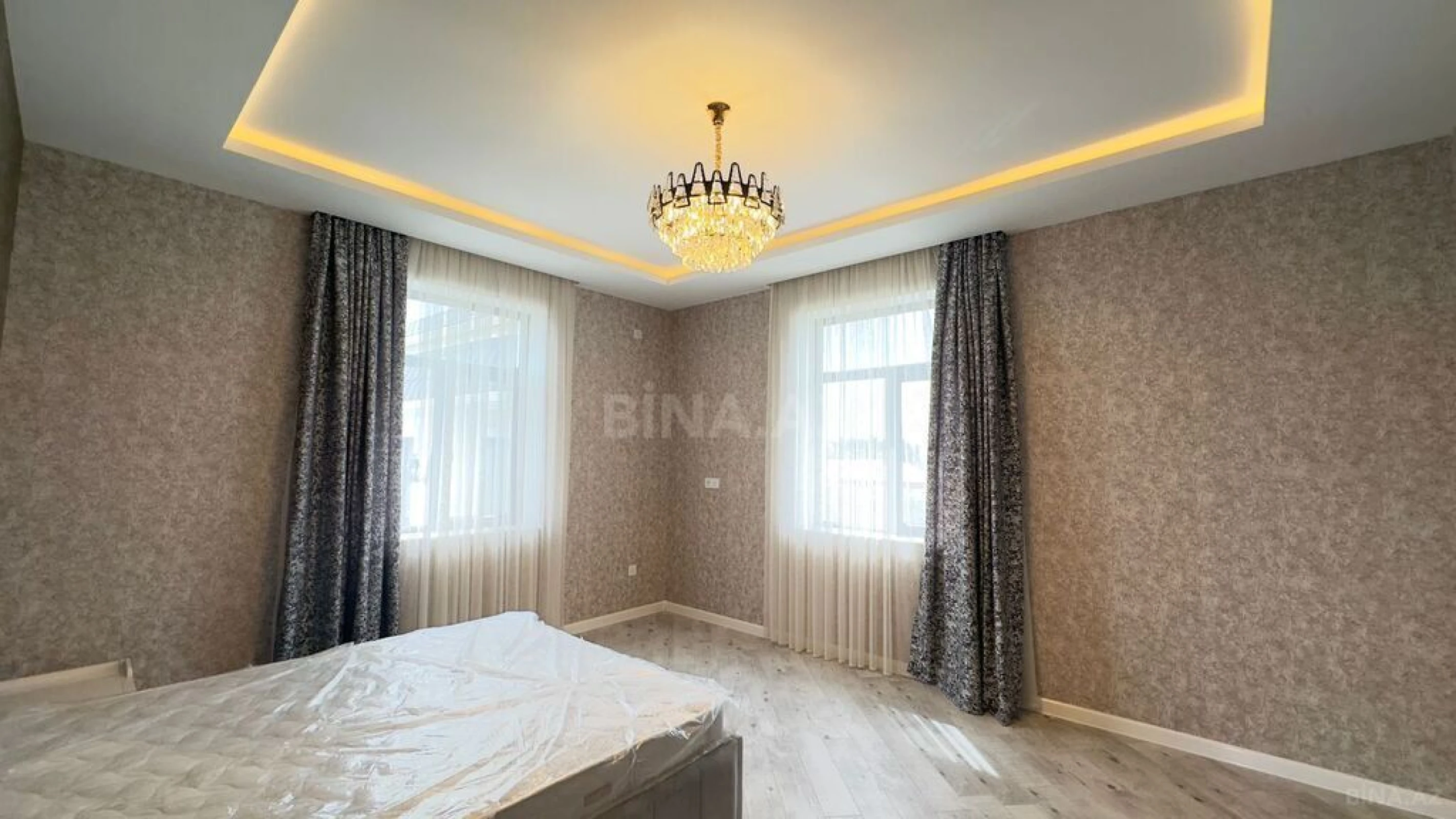 Satılır 6 otaqlı həyət evi 450 m²