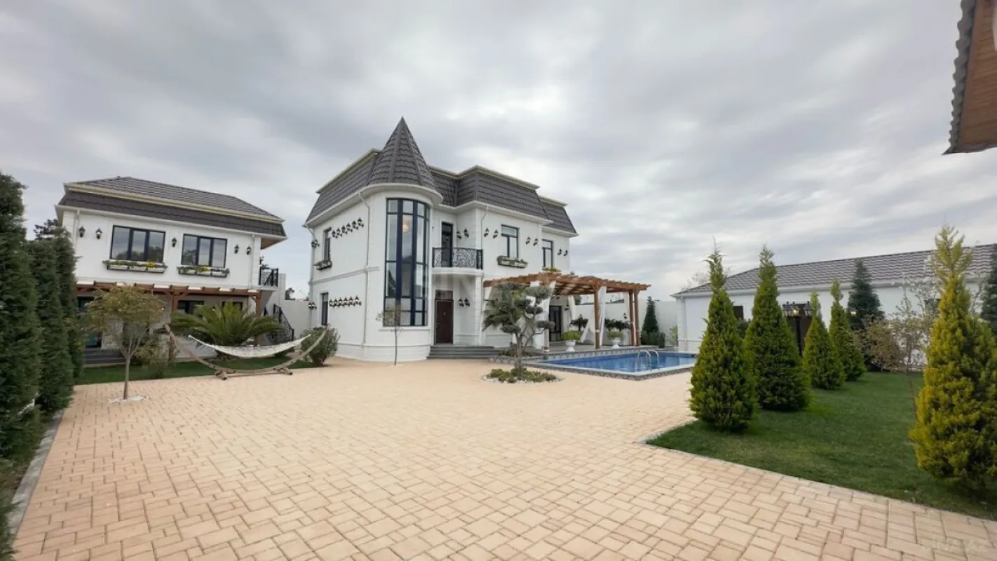 Satılır 6 otaqlı həyət evi 450 m²