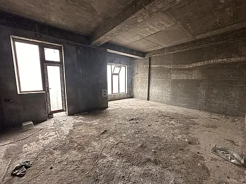 Satılır 3 otaqlı mənzil 148 m²