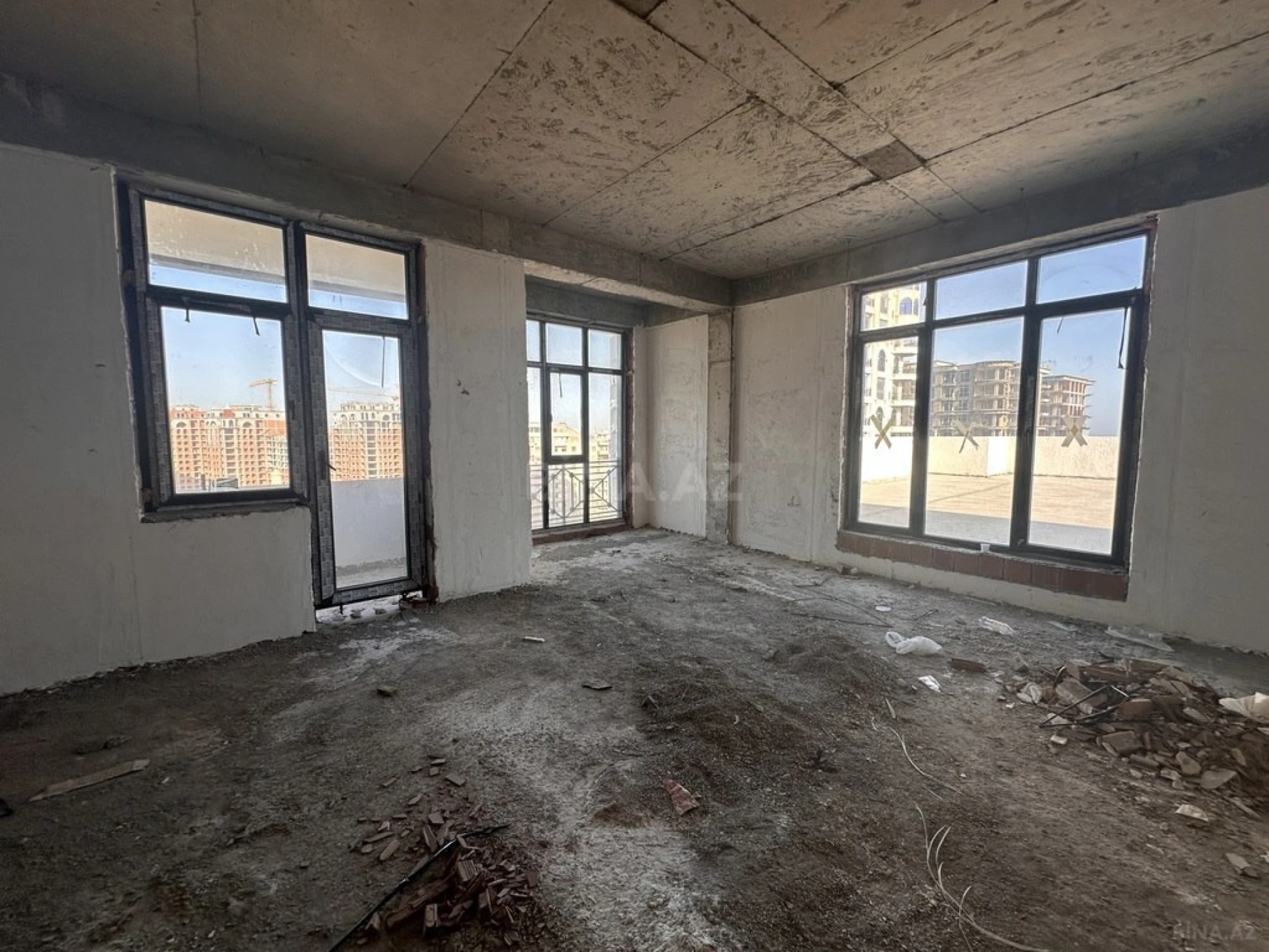 Satılır 3 otaqlı mənzil 148 m²