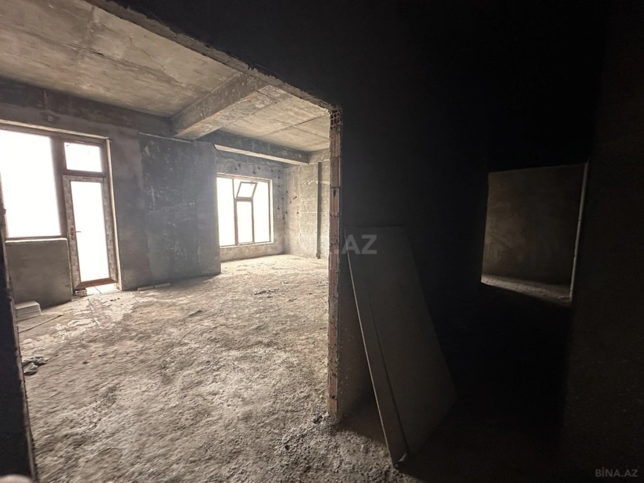 Satılır 3 otaqlı mənzil 148 m²