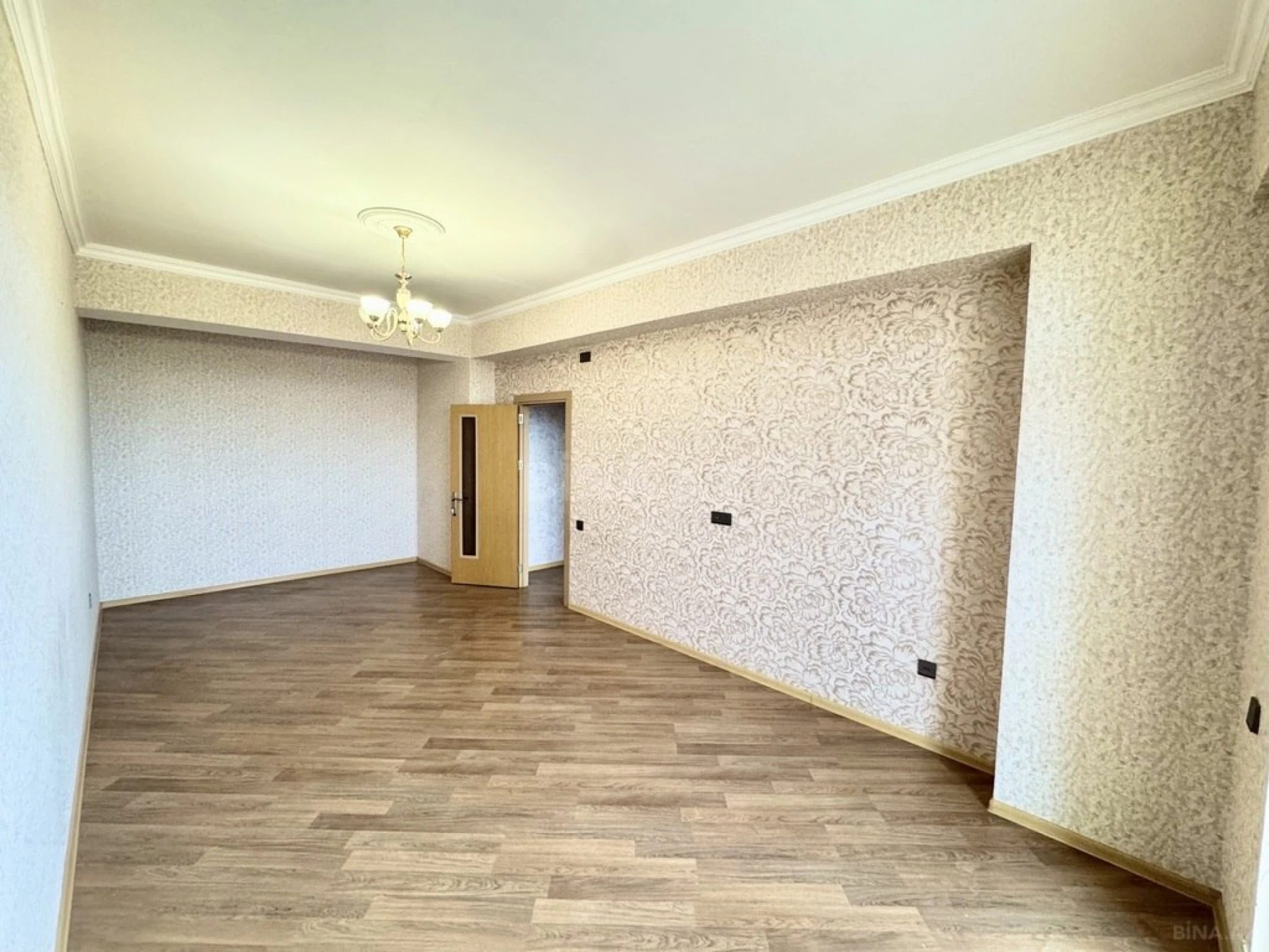 Kirayə verilir 2 otaqlı mənzil 84 m²