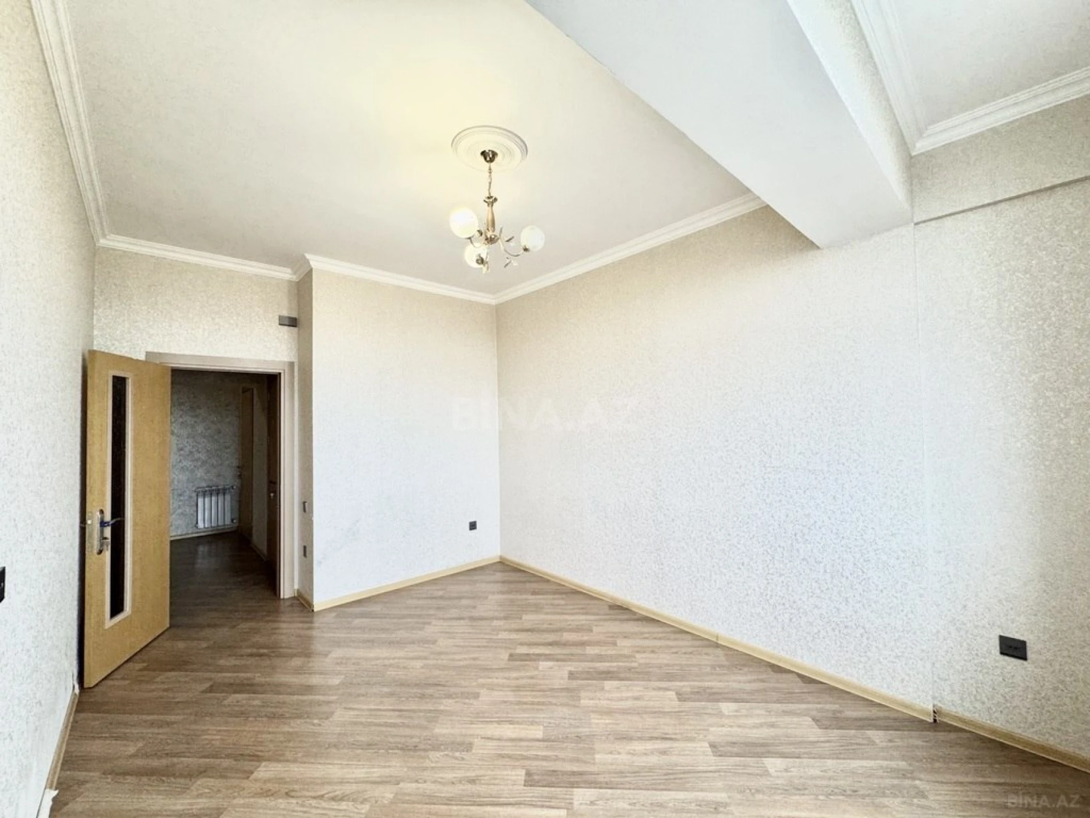Kirayə verilir 2 otaqlı mənzil 84 m²