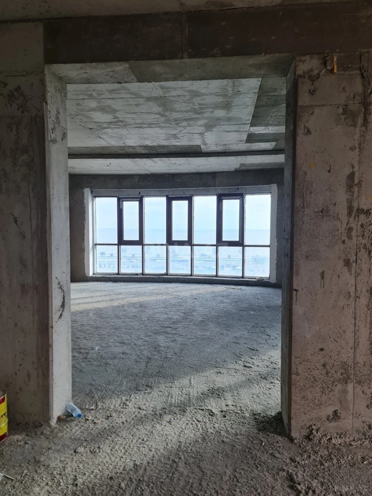 Satılır 3 otaqlı mənzil 191 m²