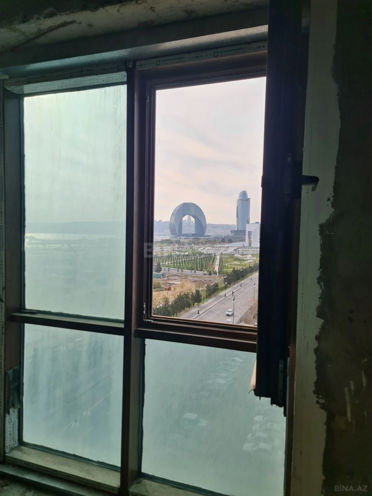 Satılır 3 otaqlı mənzil 191 m²