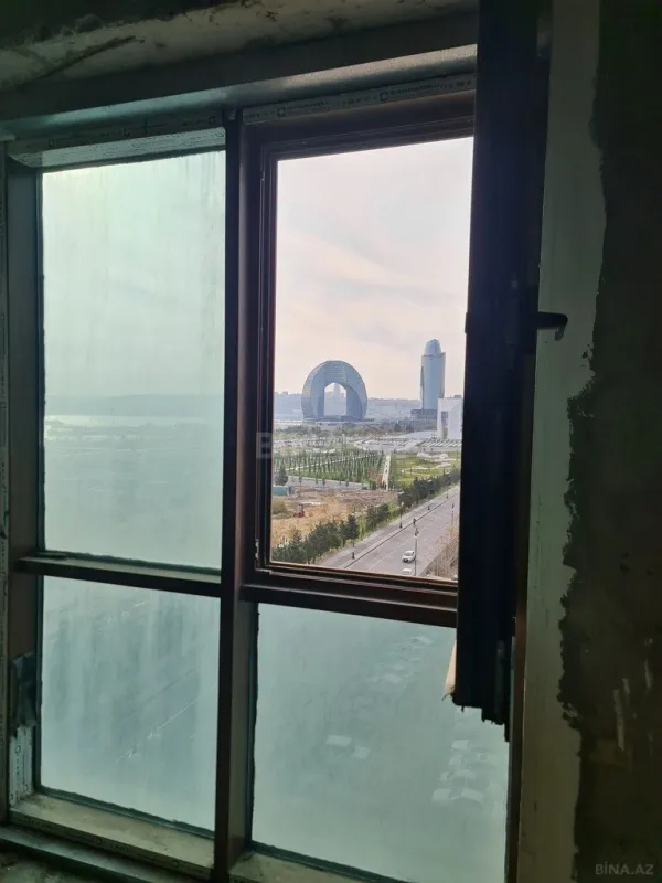 Satılır 3 otaqlı mənzil 191 m²