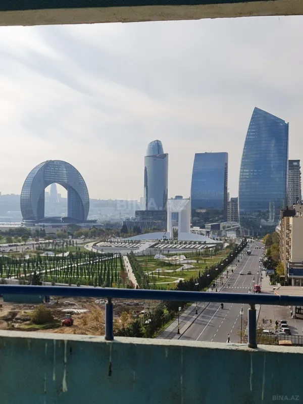 Satılır 3 otaqlı mənzil 191 m²