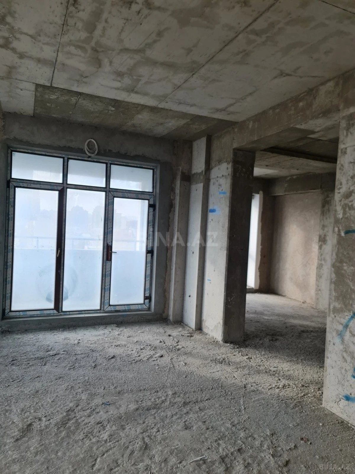 Satılır 3 otaqlı mənzil 191 m²