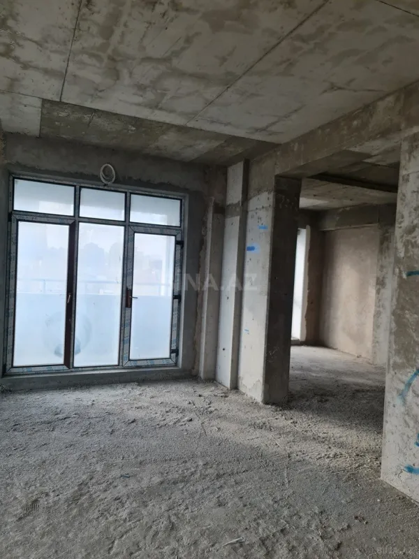 Satılır 3 otaqlı mənzil 191 m²