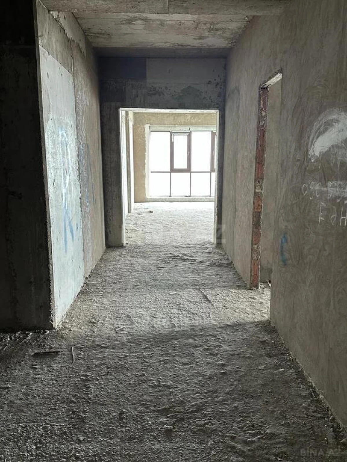 Satılır 3 otaqlı mənzil 191 m²