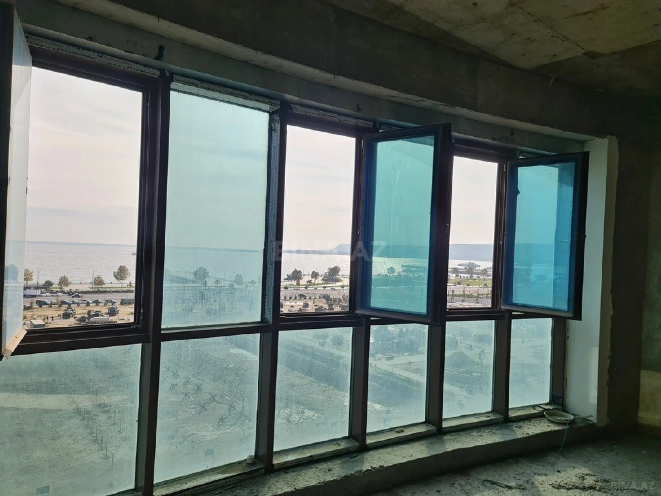 Satılır 3 otaqlı mənzil 191 m²