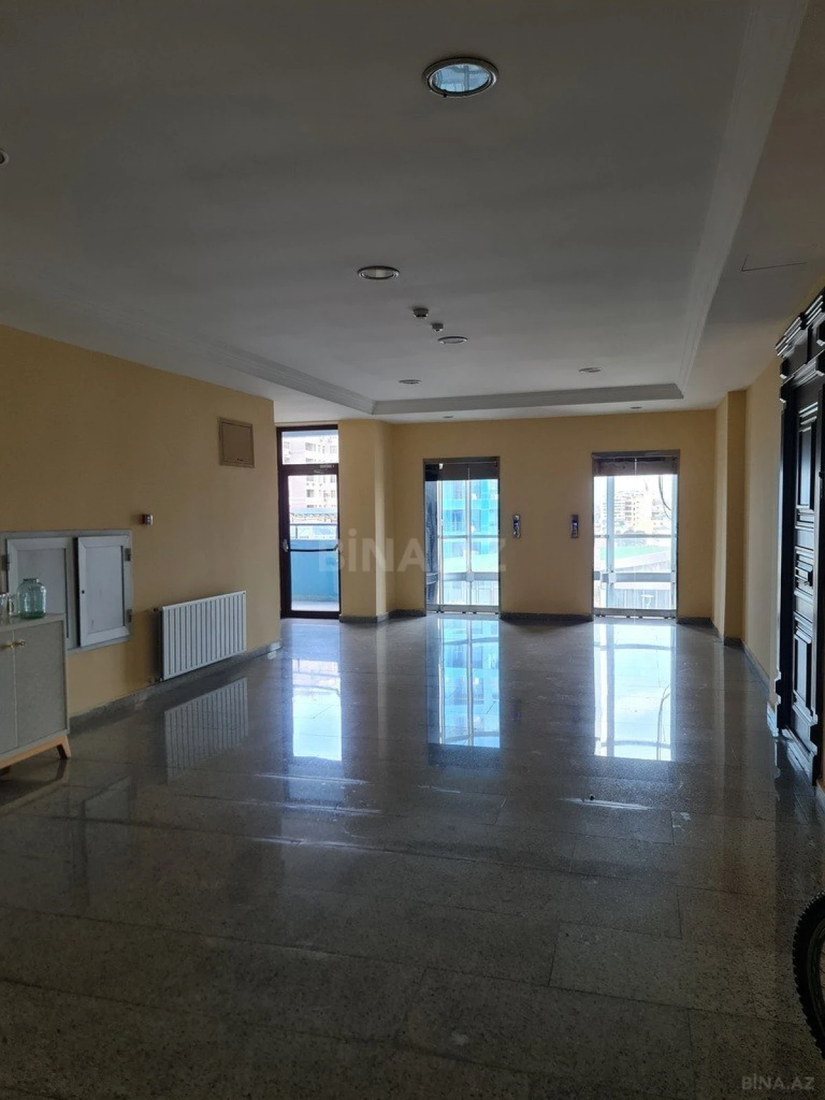 Satılır 3 otaqlı mənzil 191 m²
