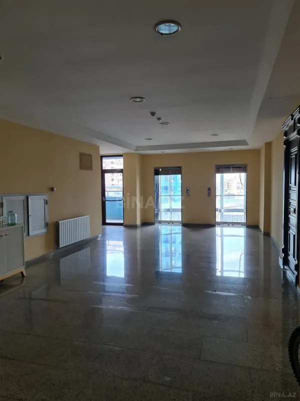 Satılır 3 otaqlı mənzil 191 m²