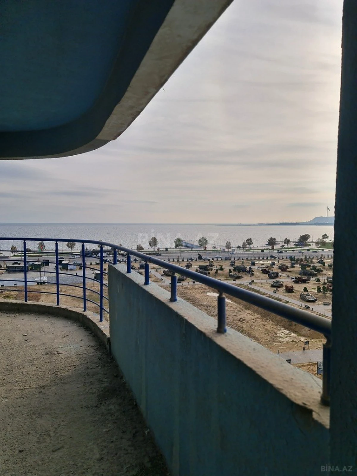 Satılır 3 otaqlı mənzil 191 m²