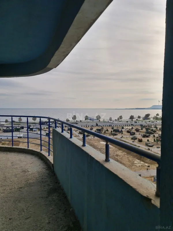 Satılır 3 otaqlı mənzil 191 m²