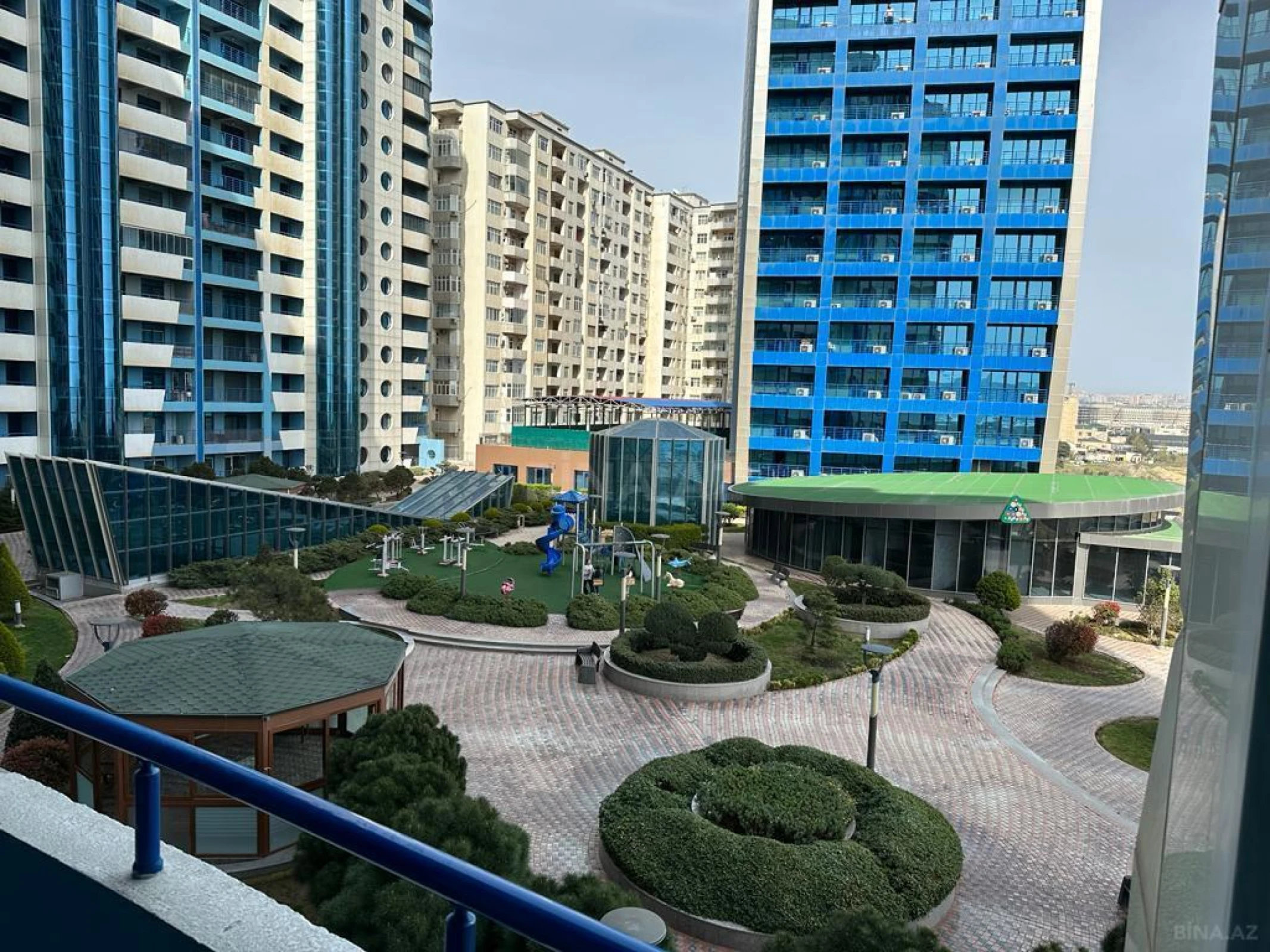 Satılır 3 otaqlı mənzil 191 m²