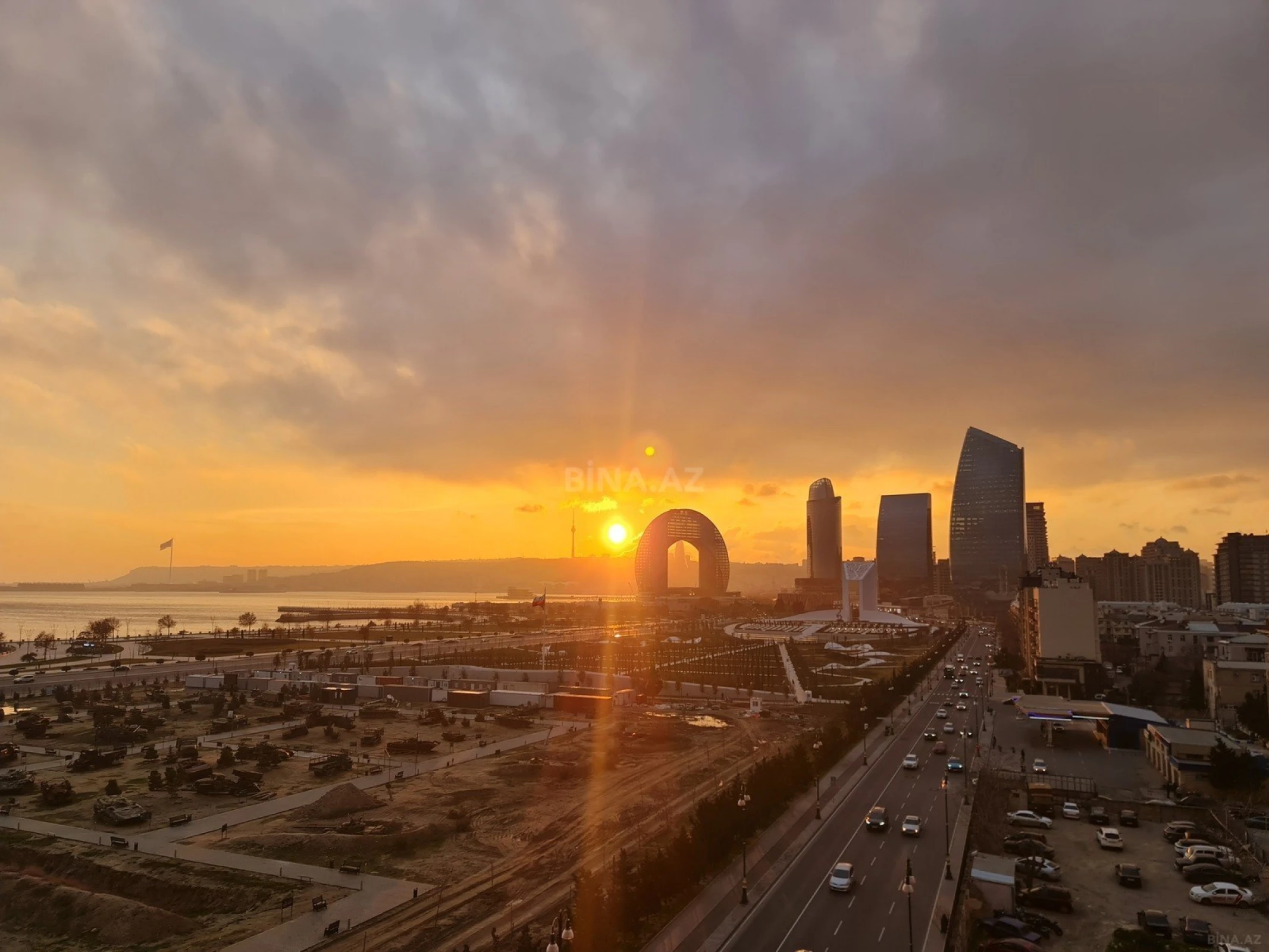 Satılır 3 otaqlı mənzil 191 m²