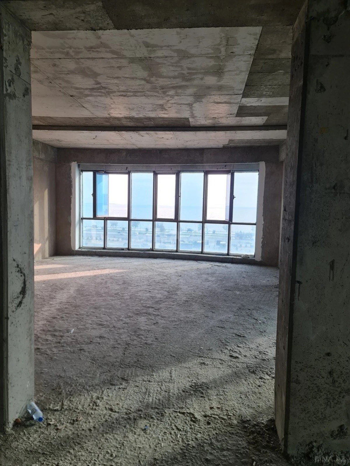 Satılır 3 otaqlı mənzil 191 m²